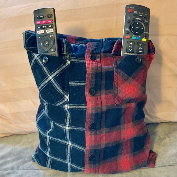 LUMBERJACK Plaid Flannel Pillow with Remote Control Pockets 13 x 11 inches - Picture 7 of 9